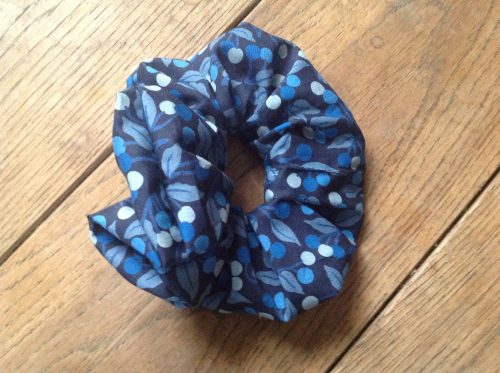 Liberty tana lawn scrunchie - Cherry Drops blue