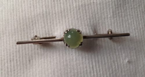 Art Deco silver and round green cabachon stock pin