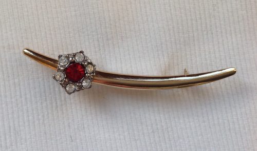 Vintage goldtone and ruby paste flower stock pin