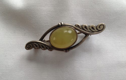 Art Nouveau silver and yellow agate stock pin