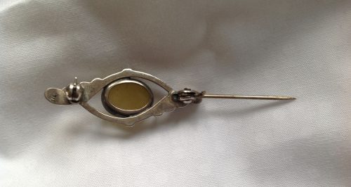 Art Nouveau silver and yellow agate stock pin