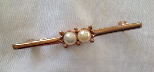 Vintage goldtone and faux pearls stock pin