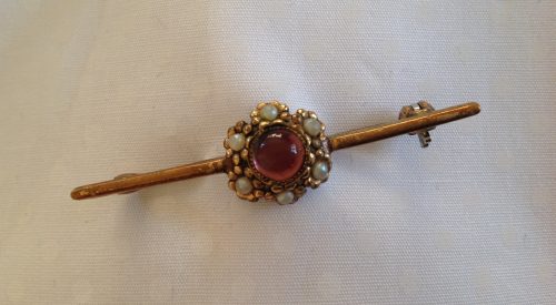 Vintage goldtone amethyst paste and faux seed pearls flower stock pin