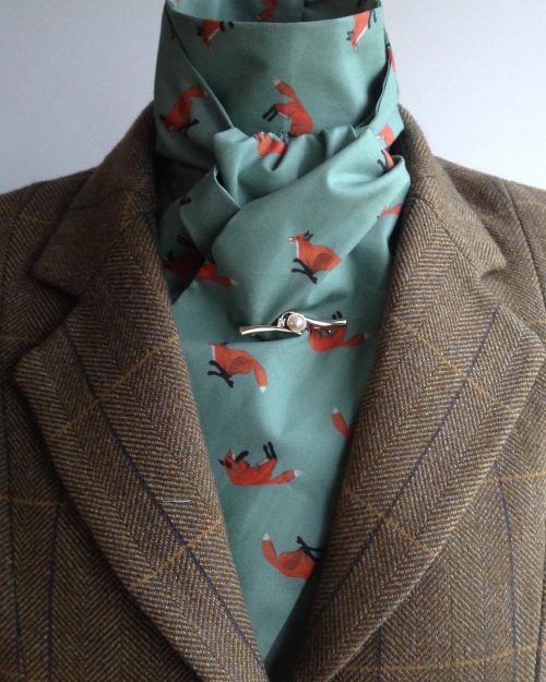 Shaped to tie 100% cotton riding stock - Fox on aqua green