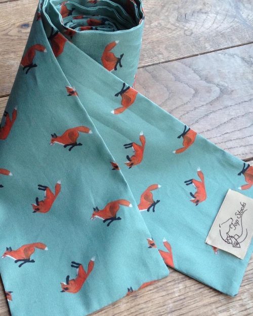 Shaped to tie 100% cotton riding stock - Fox on aqua green