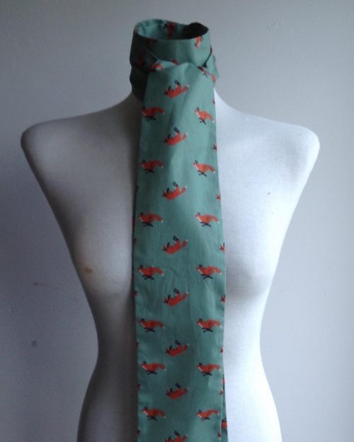 Shaped to tie 100% cotton riding stock - Fox on aqua green