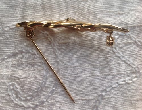 Vintage goldtone and diamante wave stock pin
