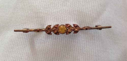 Vintage goldtone and amber paste stock pin
