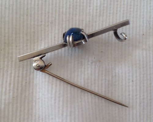 Vintage unmarked silver and blue agate stockpin - Image 2