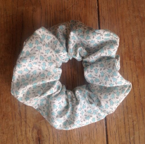 Shaped to tie 100% cotton stock and scrunchie - aqua Tulips - Image 2